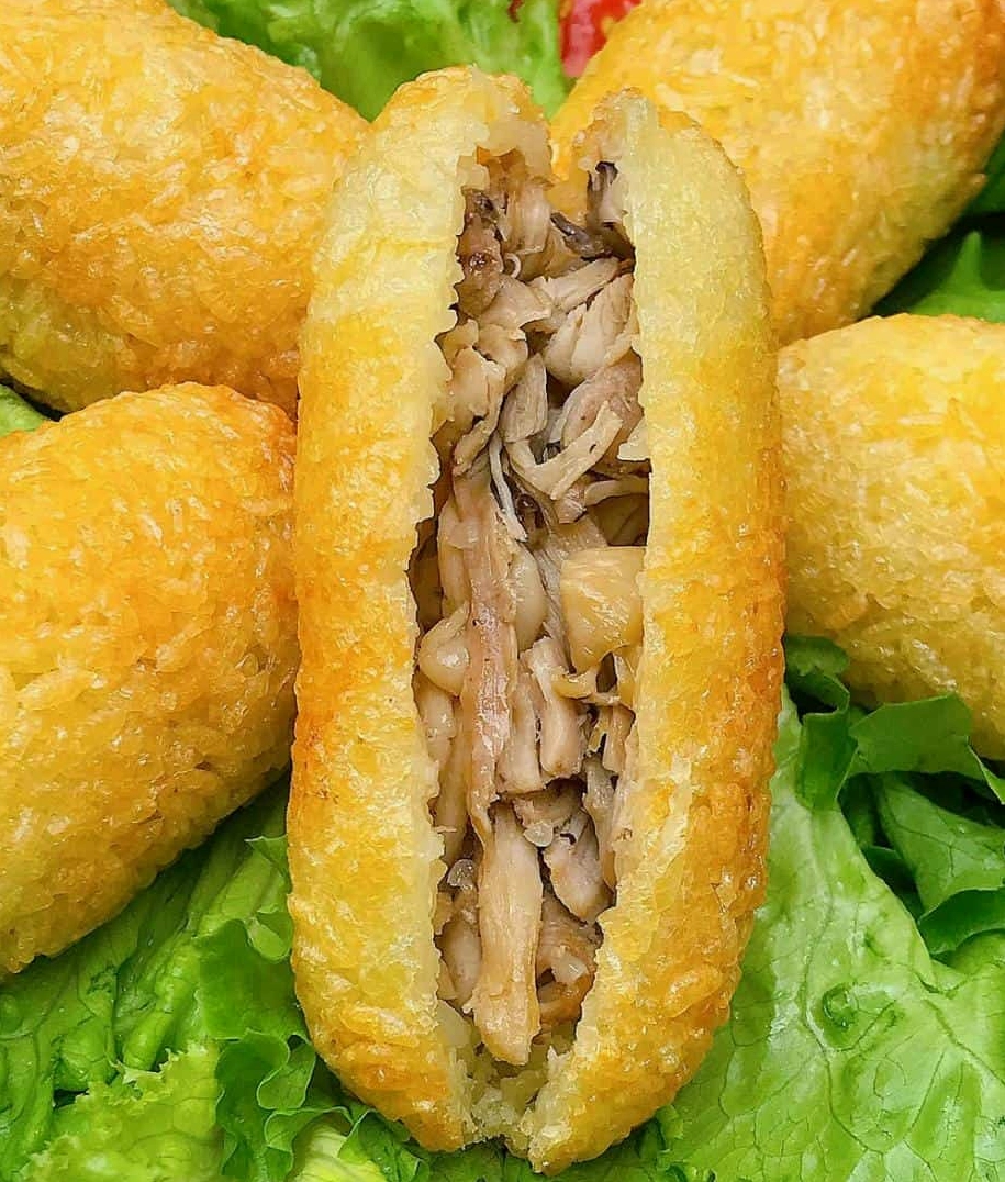 Đĩa xôi rắn thành phẩm hấp dẫn với lớp mỡ béo ngậy quyện xôi