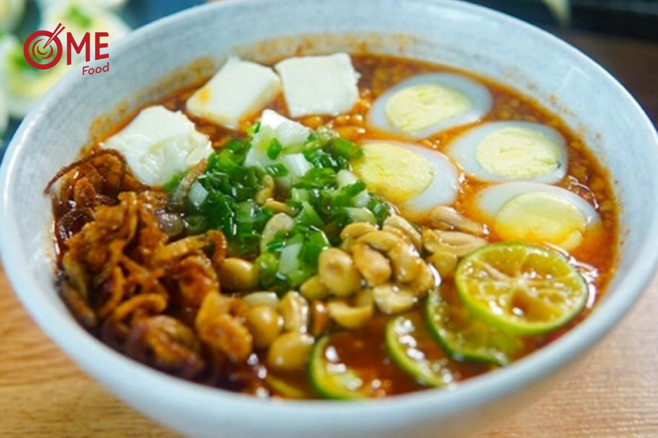 Đun hỗn hợp mắm me trên bếp