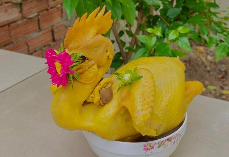 Gà luộc là món ăn quen thuộc và được rất nhiều người yêu thích vì có hương vị thơm ngon