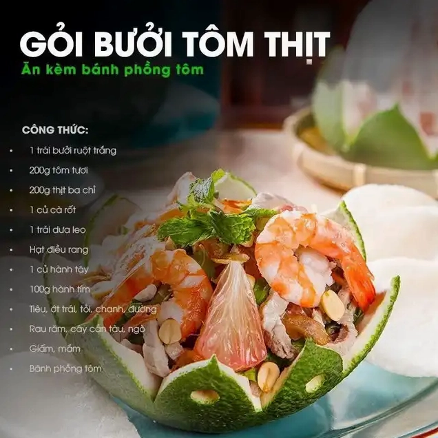 Gỏi bưởi tôm thịt được trình bày sang trọng bên trong lớp vỏ bưởi xanh
