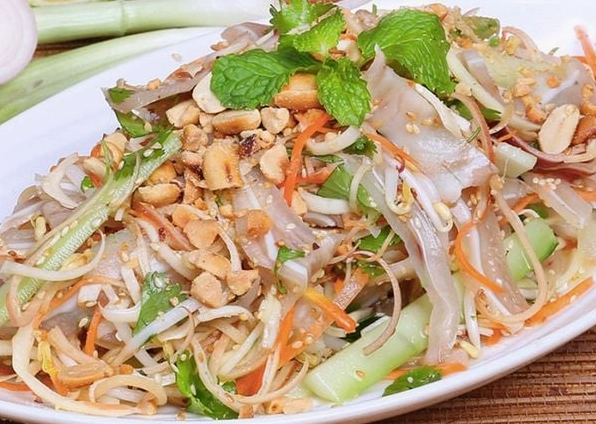 Gỏi tai heo bắp chuối ngon miệng