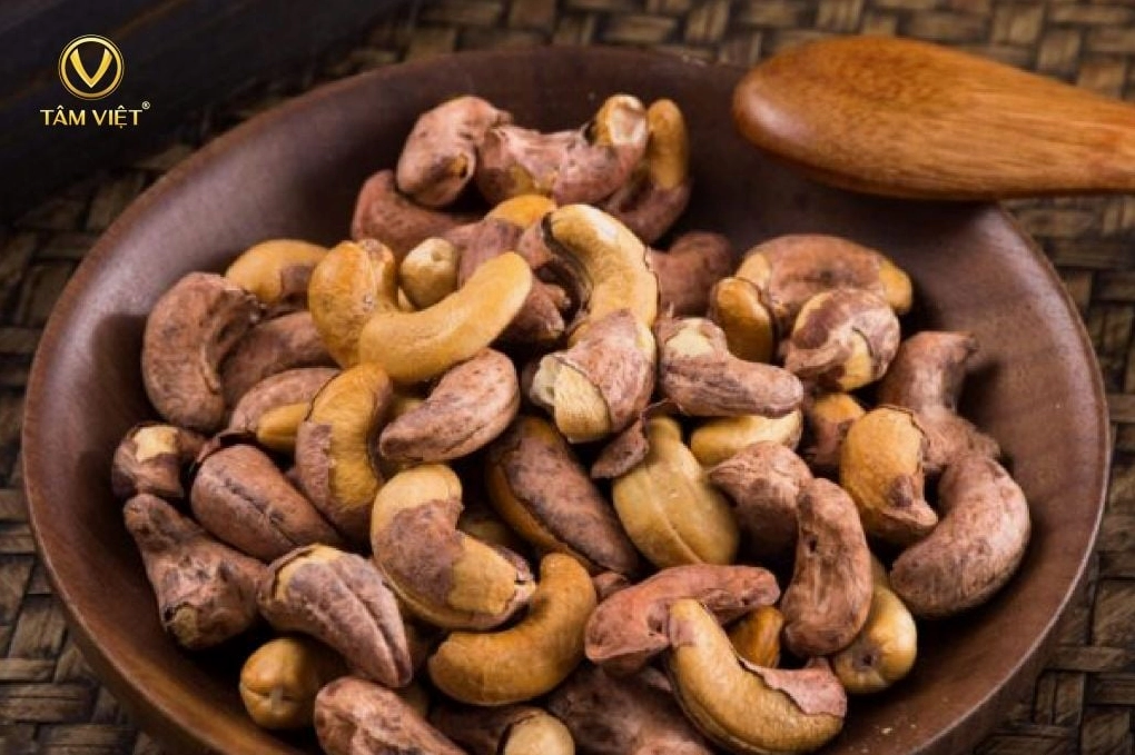 Hạt điều rang muối ngon và chất lượng với màu vàng ươm bắt mắt