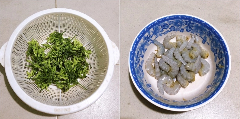Hình ảnh bước sơ chế bông thiên lý và tôm tươi