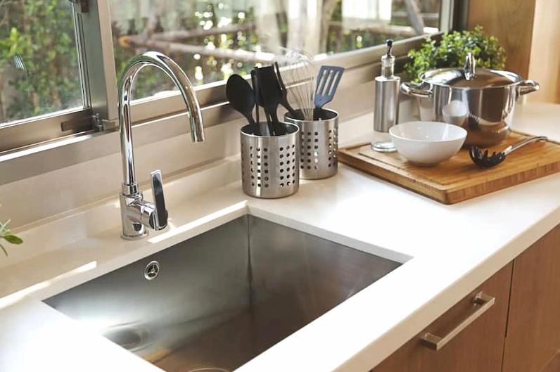 Hình ảnh minh họa cho mẹo thông tắc bồn rửa bát nhanh gọn không tắc lại