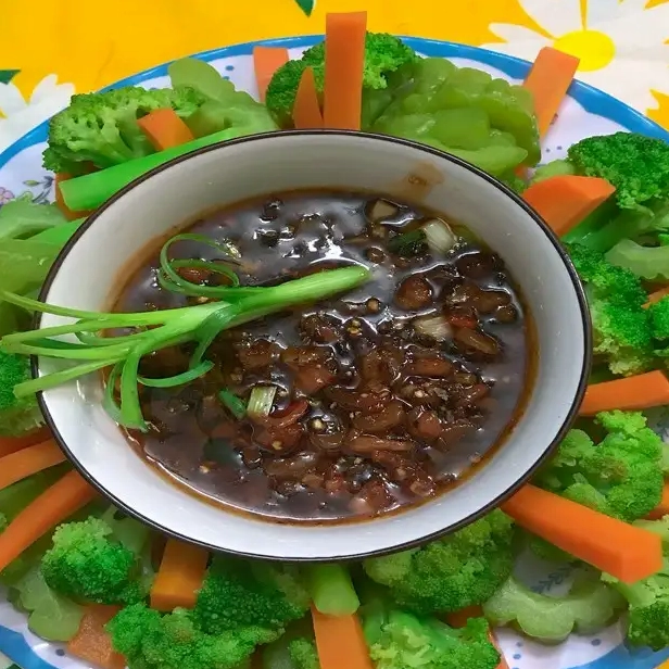 Hình ảnh món rau củ quả luộc chấm kho quẹt đậm đà ngon ngất ngây cực dễ tại nhà