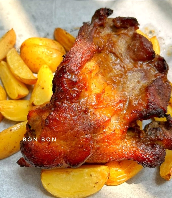 Hình của món Sườn Heo Nướng Tảng.