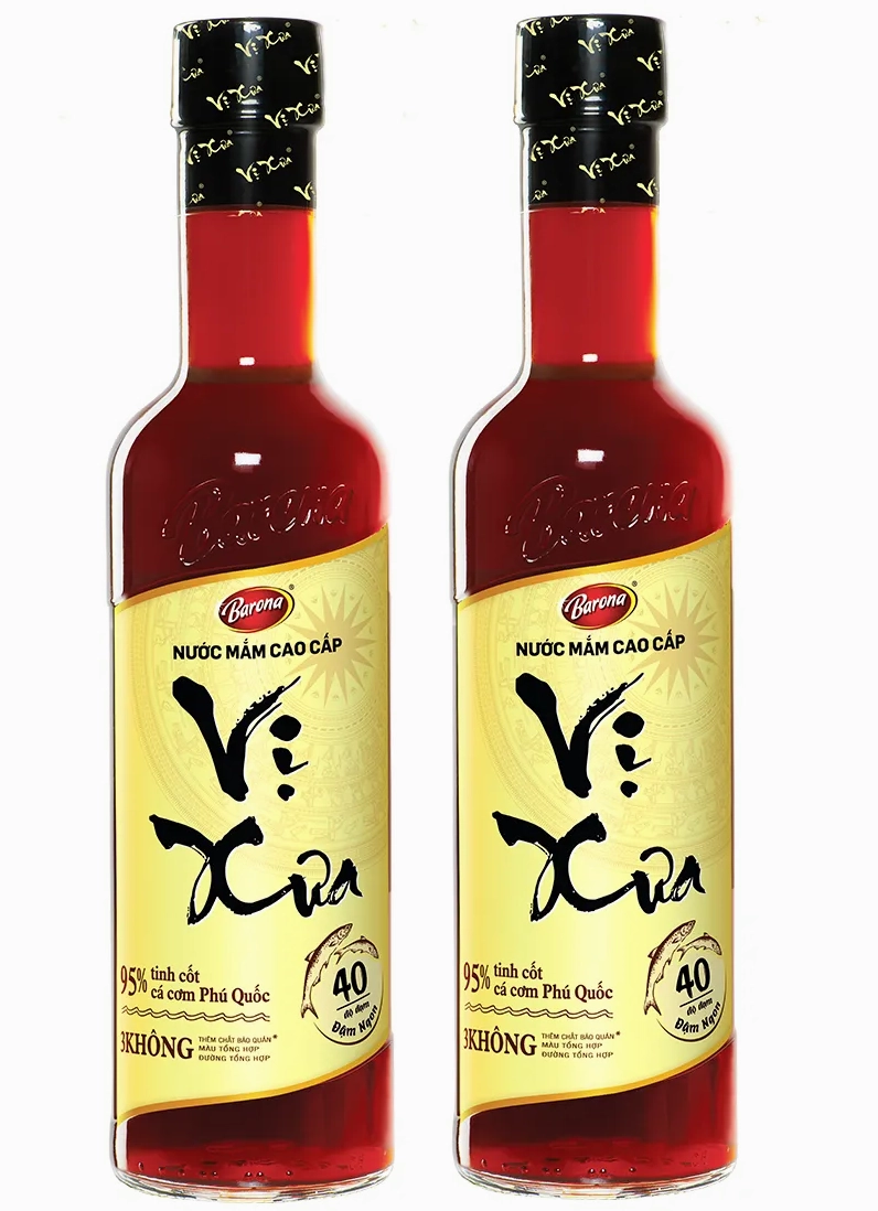 Hỗn hợp nước chấm mặn ngọt được pha chế cầu kỳ ăn kèm thịt gà