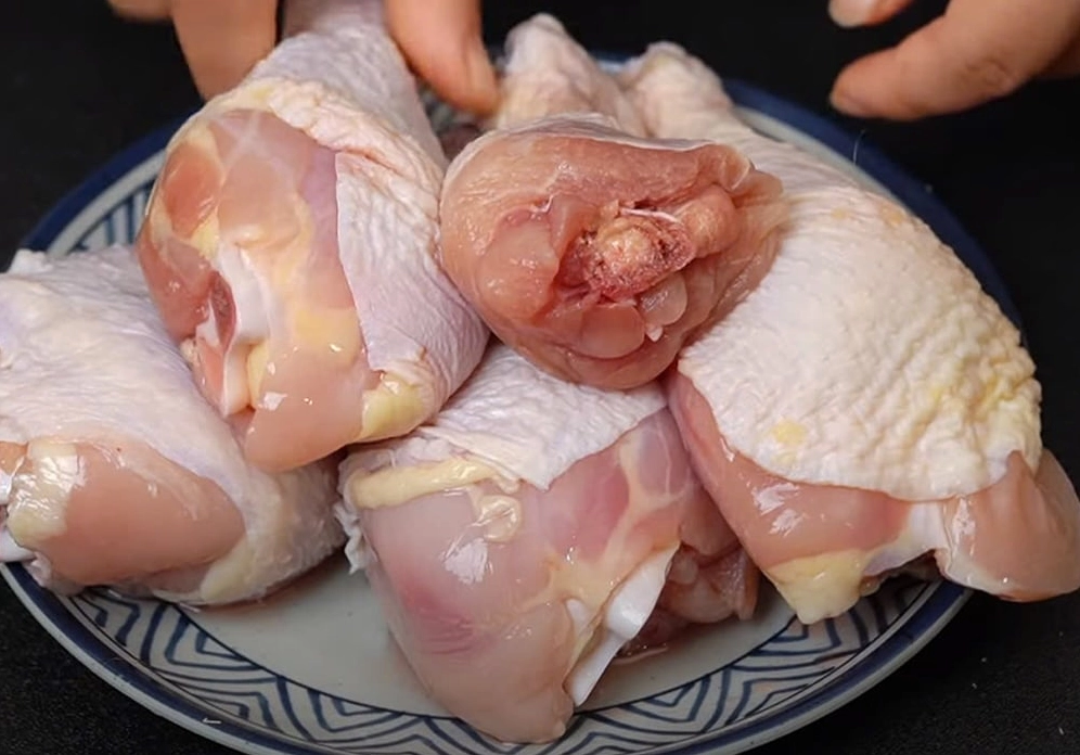 Hướng dẫn cách chọn đùi gà tươi ngon cho món ăn