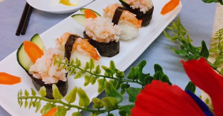 Hướng dẫn chi tiết cách làm sushi tôm Nhật Bản tươi ngon tại nhà