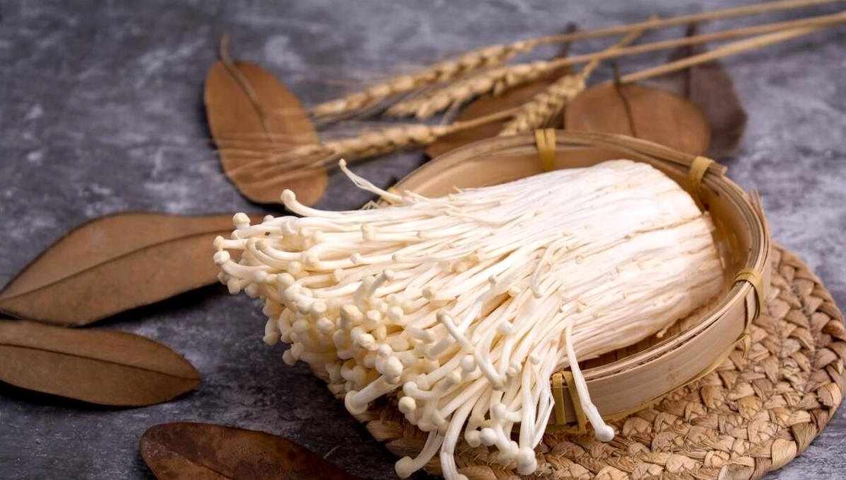 Kiểm tra phần rễ nấm và bao bì xem có bị rỉ nước hay không