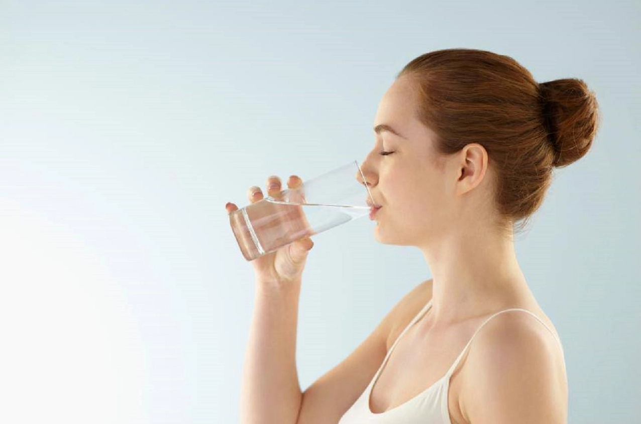 Làm sao khi bị trào ngược dạ dày nên uống nước gì