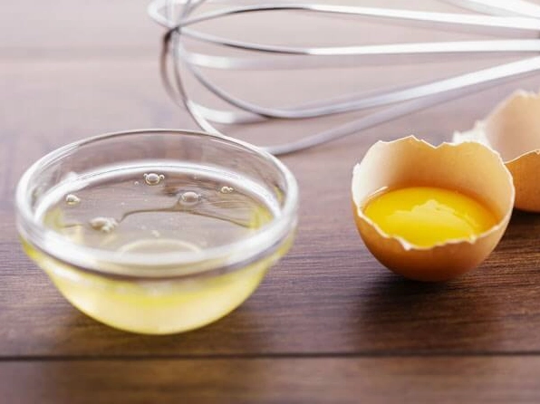 Lòng trắng trứng gà giúp hút muối thừa trong nồi canh mặn