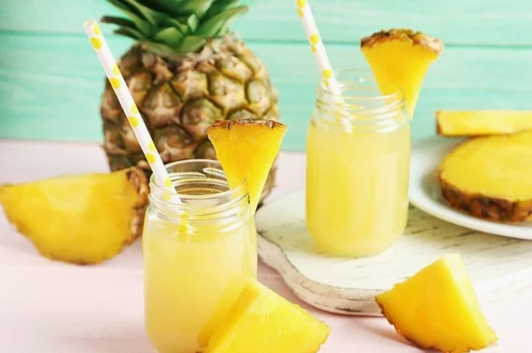 Ly nước ép dứa vàng ươm mát lạnh thơm ngon hấp dẫn