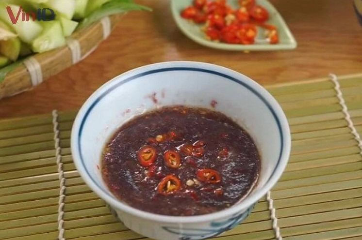 Mắm tôm chua ngọt ăn kèm bún đậu