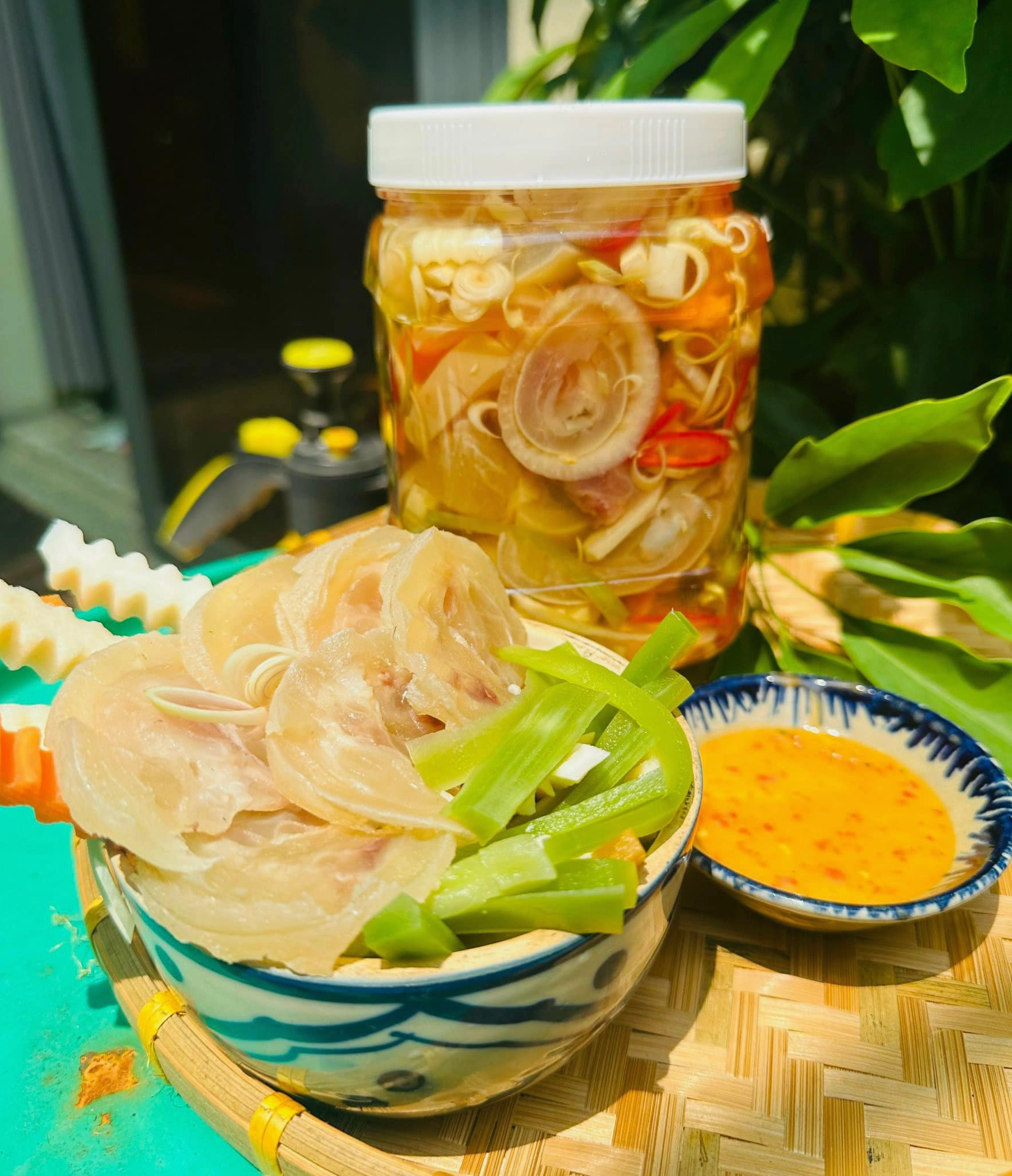 Miếng gân bò tươi ngon có màu vàng nhạt và độ đàn hồi cực tốt
