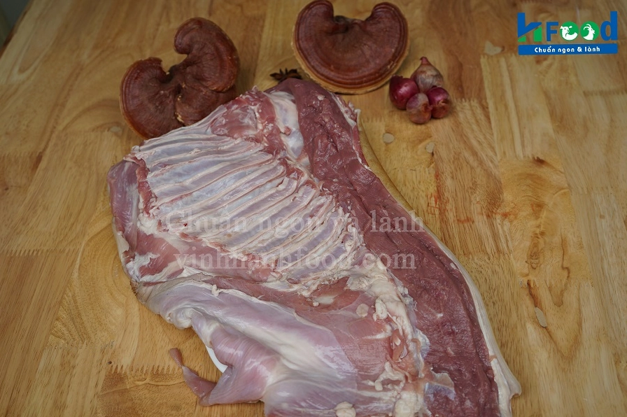 Miếng thịt dê tươi ngon chuẩn bị cho món hấp