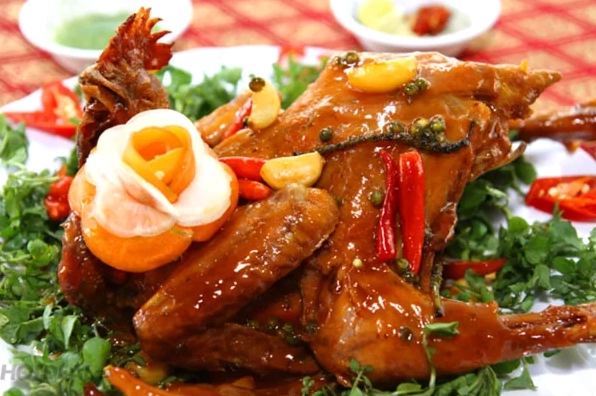 Món gà hấp mắm nhĩ thơm ngon đậm đà chuẩn vị Nam Bộ