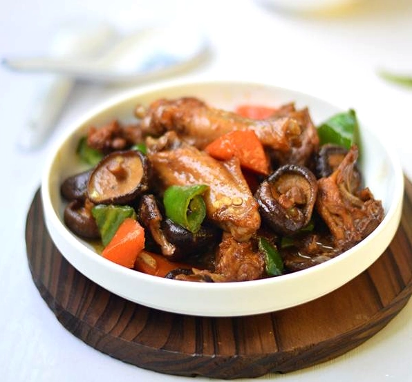 Món gà kho nấm đậm đà ngon cơm vô cùng hấp dẫn