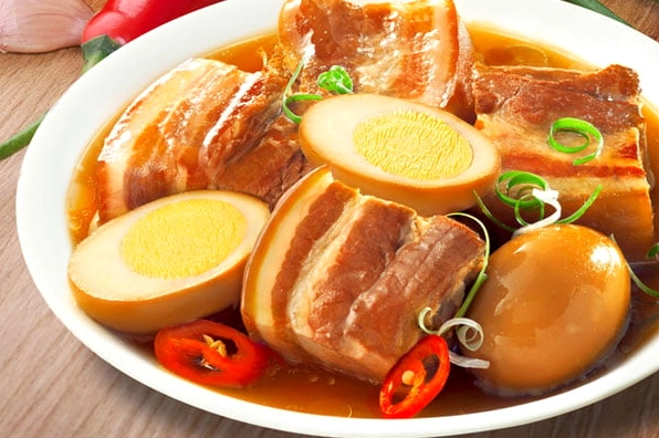 Món thịt kho tàu thành phẩm thơm lừng ăn kèm cơm trắng vô cùng hao cơm