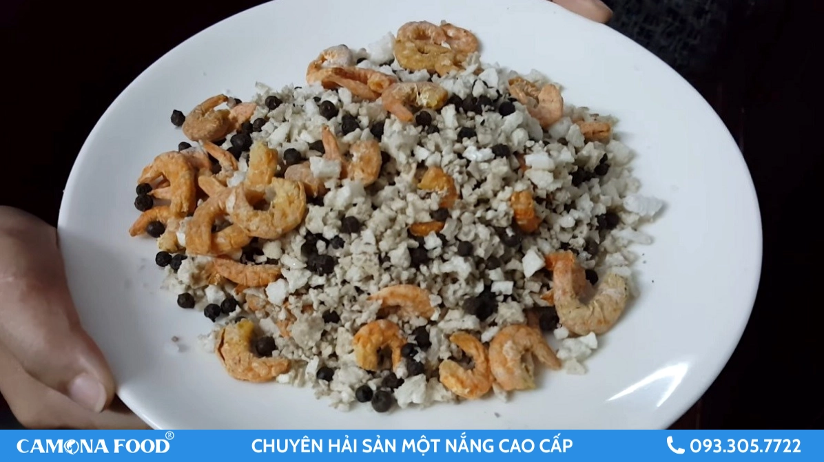 Món tôm khô kho quẹt rang muối hấp dẫn và lạ miệng
