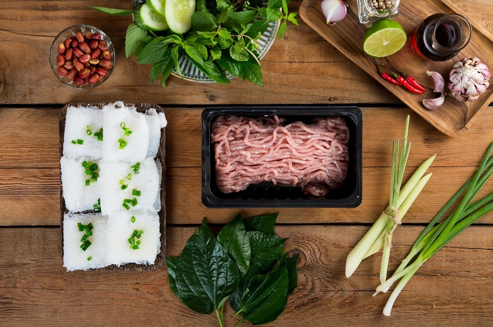 Nguyên liệu chính để làm món thịt heo xay cuộn lá lốt