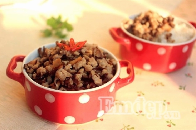 Nguyên liệu chuẩn bị cho món thịt băm rang nấm mèo