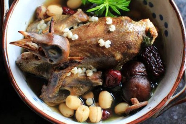 Nguyên liệu chuẩn bị làm món chim bồ câu nhồi hạt sen hấp dẫn