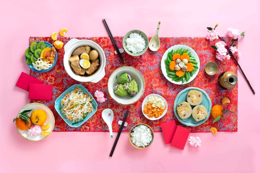 Nguyên liệu cơ bản để làm nước mắm trộn gỏi gồm chanh tỏi ớt nước mắm và đường
