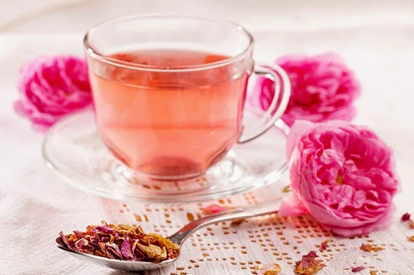 Nguyên liệu làm trà hoa hồng tươi tại nhà