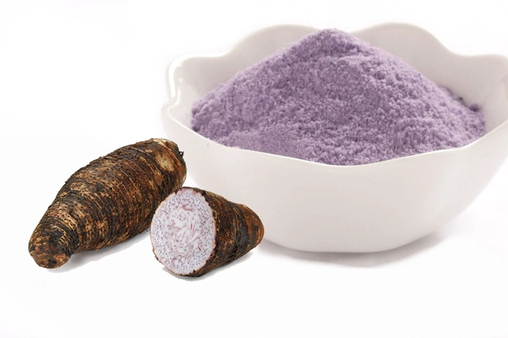 Những củ khoai môn tươi ngon được chuẩn bị để nấu trà sữa