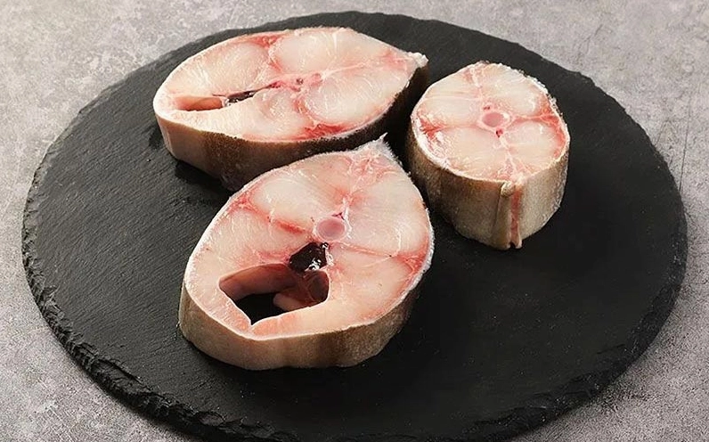Những khúc cá bớp tươi ngon được cắt sẵn chuẩn bị cho món lẩu