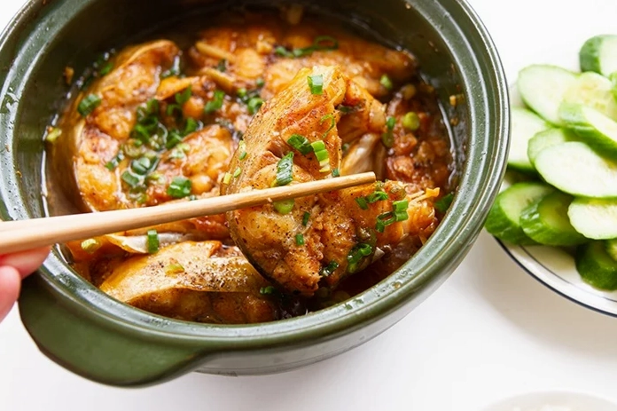 Những khúc cá thu tươi ngon chuẩn bị được đem đi kho tiêu