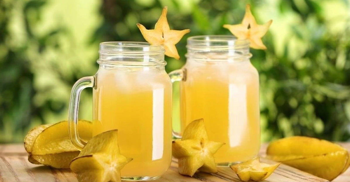 Những quả khế tươi ngon mọng nước được chuẩn bị sẵn sàng cho việc ép lấy nước