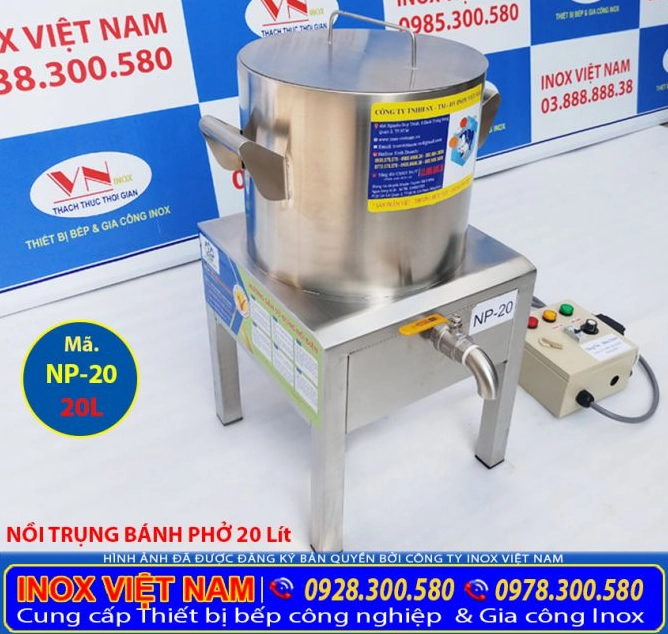 Ninh nước lèo xương ống với lửa nhỏ liu riu