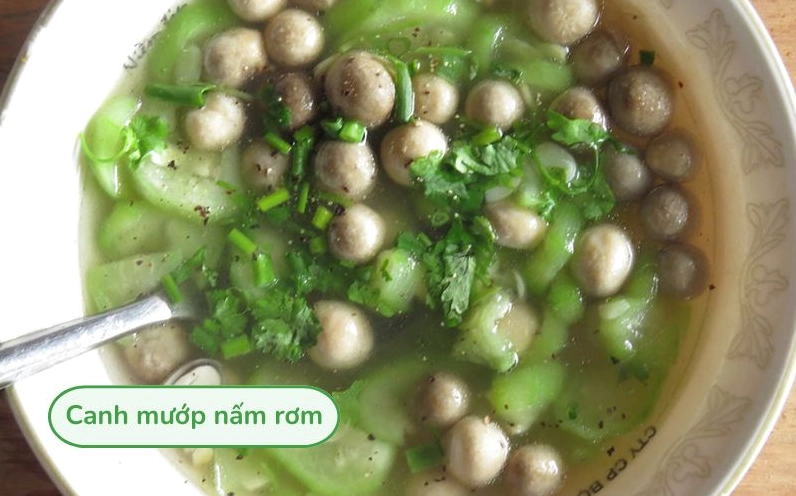 Nồi canh cua mướp thịt băm sôi sục hấp dẫn
