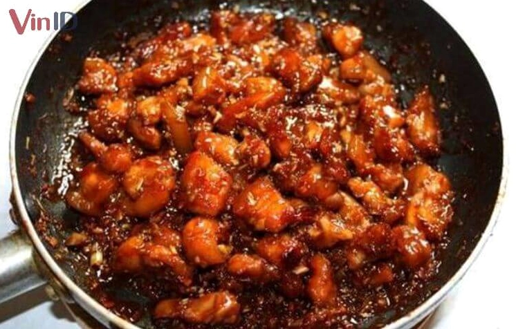 Nồi thịt kho tiêu keo lại sền sệt