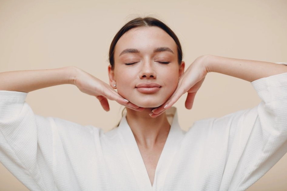 Nước ép sơ ri chứa nhiều vitamin C giúp chống lão hóa da tự nhiên