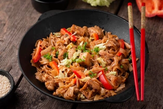 Nước màu giúp các món ăn xào thêm phần bắt mắt hấp dẫn người thưởng thức