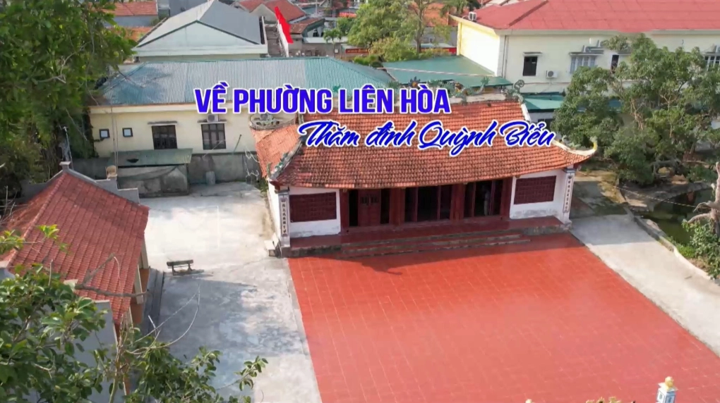Nướng ống tre chứa lươn trên bếp than hồng rực