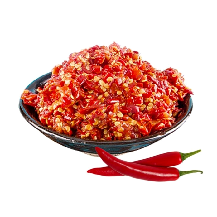 Ớt hiểm đỏ tươi được xay nhỏ chuẩn bị cho công đoạn pha nước mắm