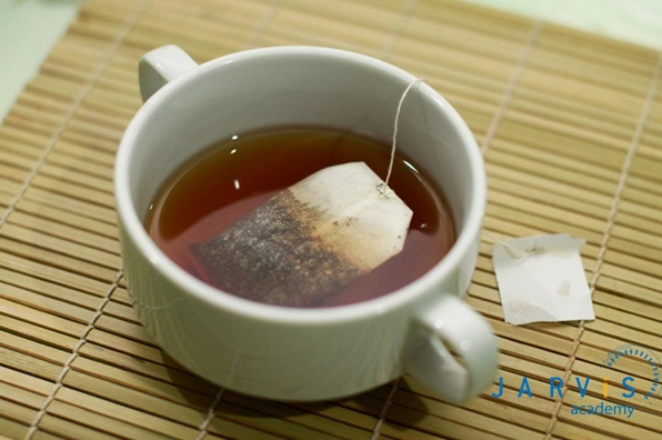 Quá trình ủ trà xanh lài để lấy nước cốt pha trà sữa gạo lứt