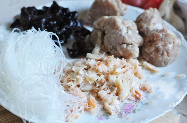 Sơ chế nguyên liệu làm chả cua