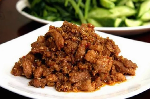 Sơ chế thịt ba chỉ để làm thịt kho mắm ruốc