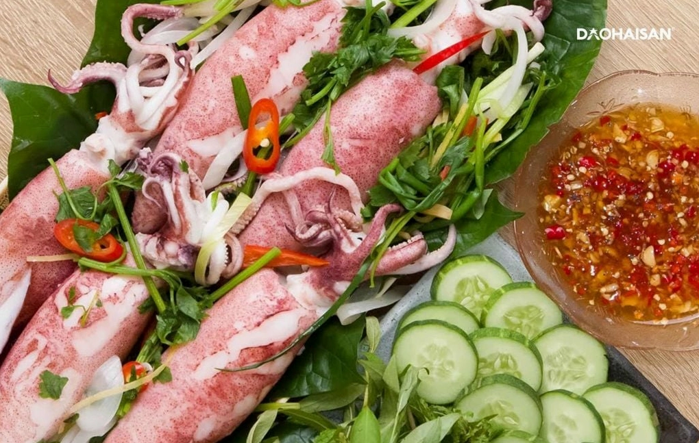 Thân mực ống tươi ngon sáng bóng và có độ đàn hồi tốt