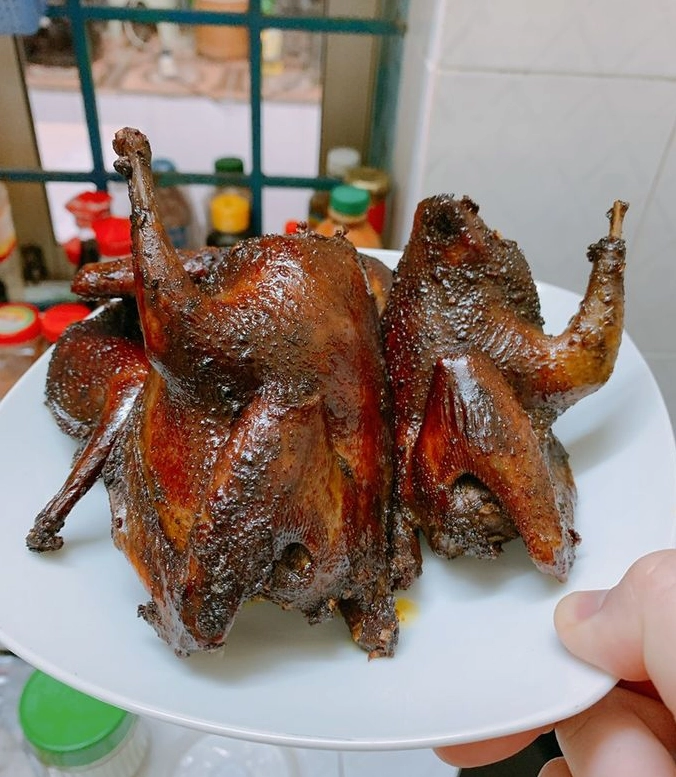 Thành phẩm chim ngói nướng da giòn màu cánh gián vô cùng hấp dẫn