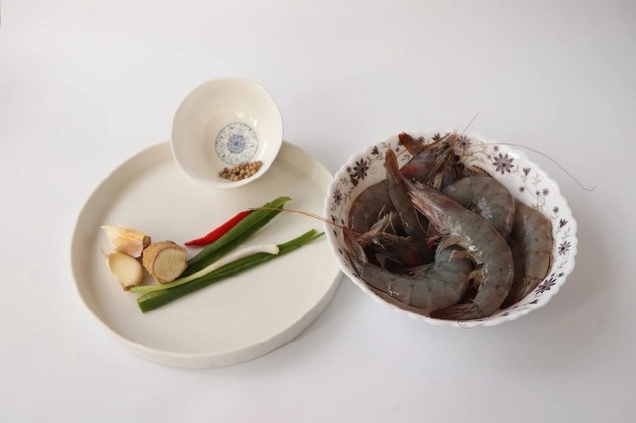 Thành phẩm đĩa tôm nướng giấy bạc thơm lừng hấp dẫn