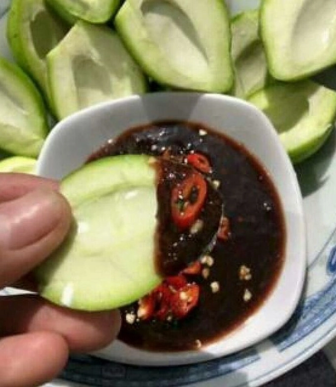 Thành phẩm mắm ruốc chấm xoài cực bắt mắt