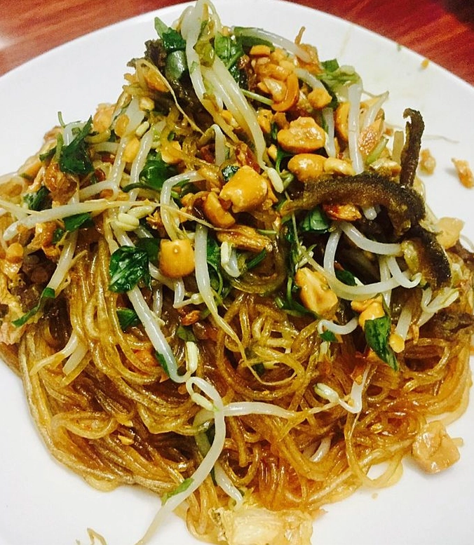 Thành phẩm món miến lươn trộn thơm ngon bắt mắt