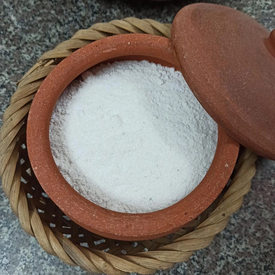 Thành phẩm muối hầm được bảo quản trong hũ nhỏ xinh xắn