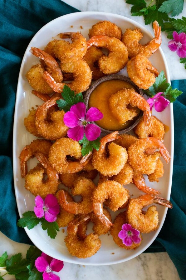 Thành phẩm tôm chiên lăn dừa nạo sợi giòn rụm vô cùng hấp dẫn